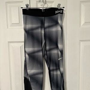Nike DryFit cropped leggings